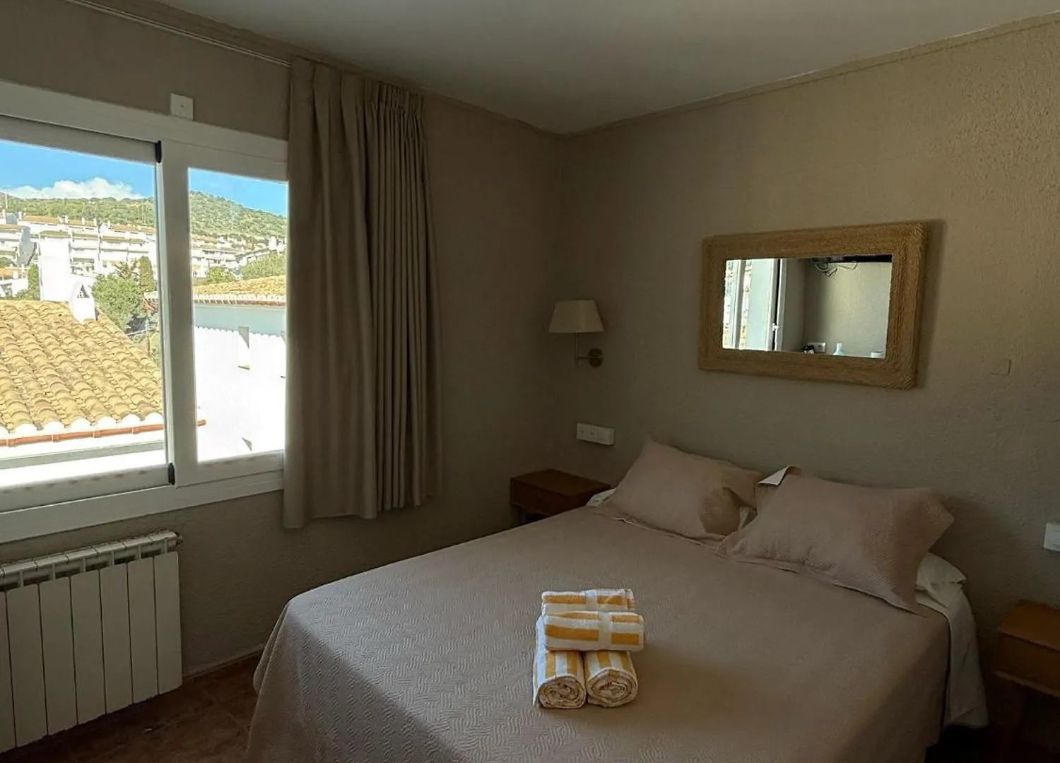 La Fonda Guest House Cadaques Bed & Breakfast